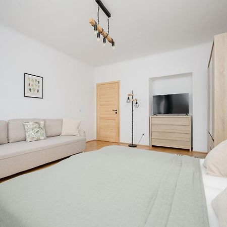 Spacious Apartment For 6 People Near The Old Town By Noclegi Renters Varsovia Exterior foto