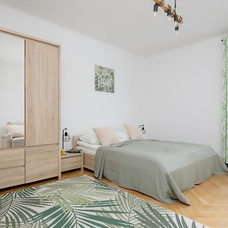 Spacious Apartment For 6 People Near The Old Town By Noclegi Renters Varsovia Exterior foto